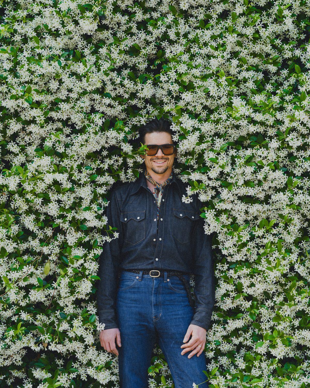 Full silhouette against jasmine wall
